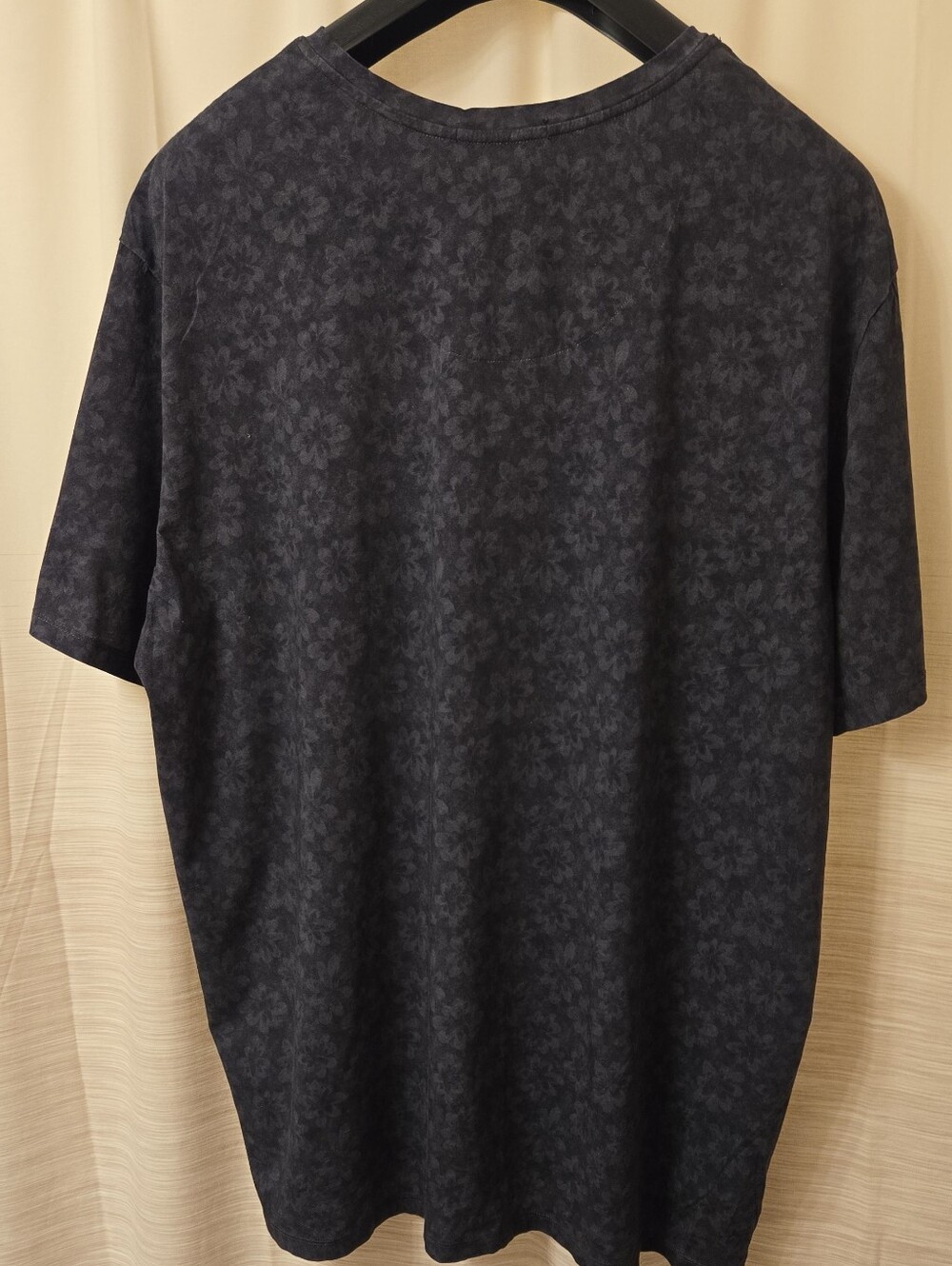Robert Barakett Men's Dark Gray Floral Abbott V-Neck Short Sleeve Shirt - Picture 4 of 5